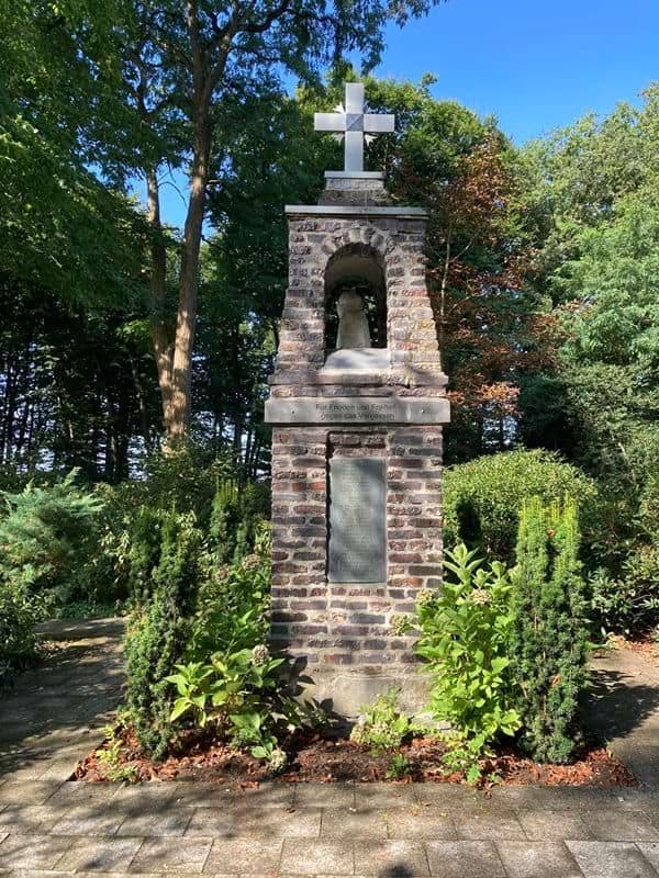 MetallbandEhrenmal 2 1920w