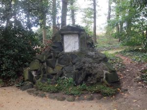 8. Kreuzwegstation: Jesus begegnet den weinenden Frauen