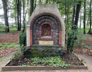 6. Station Mariengarten: Die Abnahme Jesu vom Kreuz